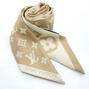 Auth Louis Vuitton Bandeau Monogram
Beige M90680 Silk Scarf